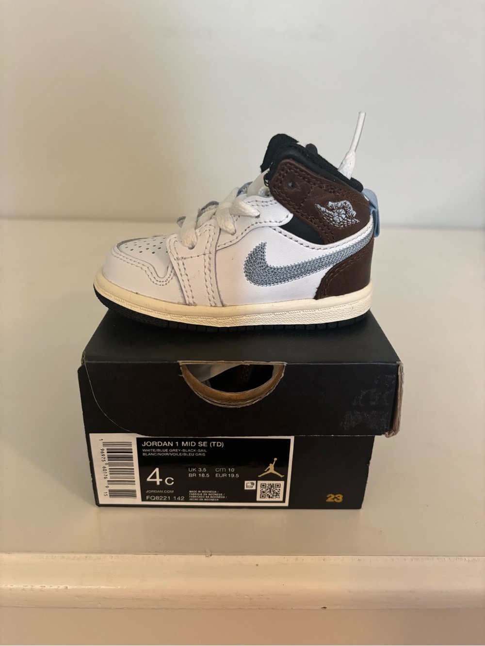 Nike Kids White, Brown & blue Jordan 1 Mid Sneaker
